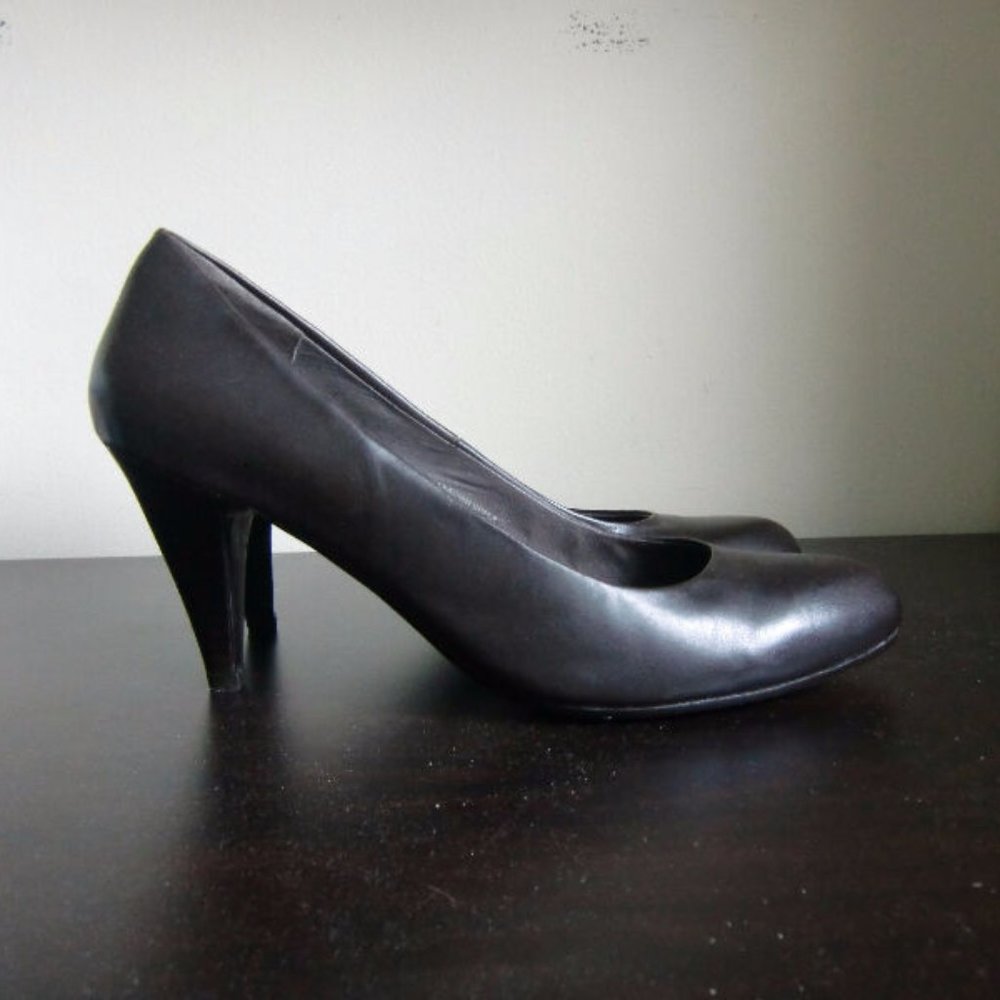 Genuine Leather Brown Le Chateau Heels